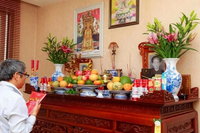 Cách Lau Dọn Bàn Thờ Ngày Tết 