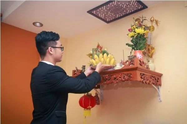 Cách Lau Dọn Bàn Thờ Ngày Tết