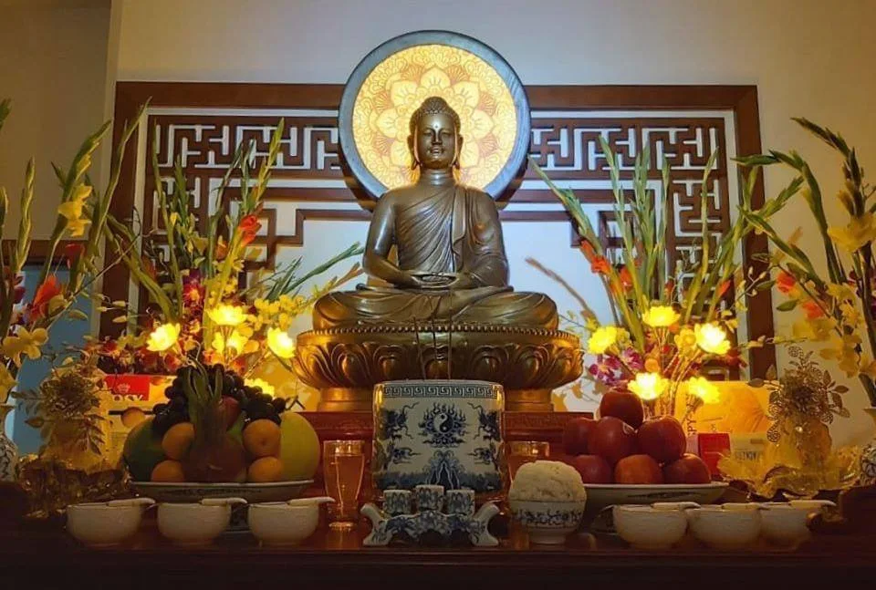 bàn thờ Phật và gia tiên
