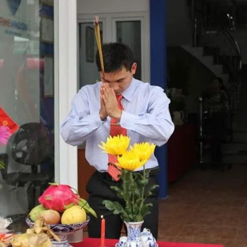 ăn Mặc Chỉnh Tề Khi Thực Hiện Lễ Cúng Sửa Nhà